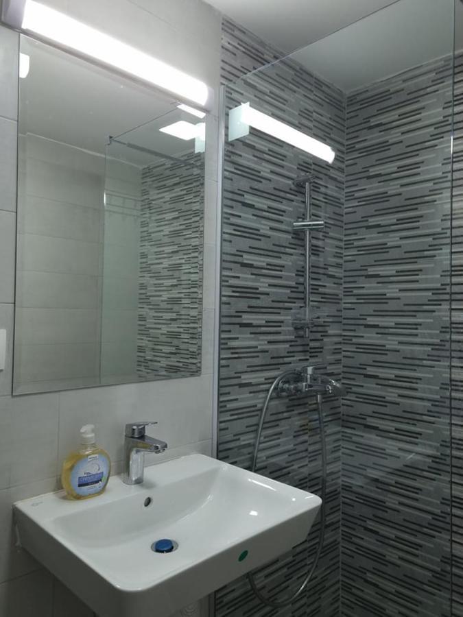 Porta Bus Station Apartment Skopje Luaran gambar
