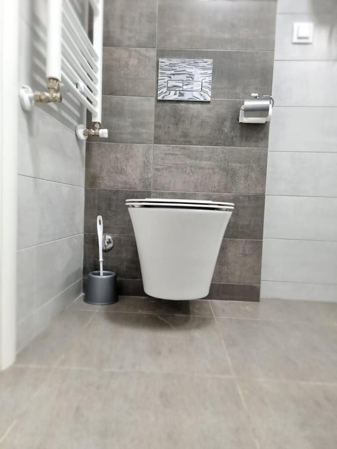 Porta Bus Station Apartment Skopje Luaran gambar